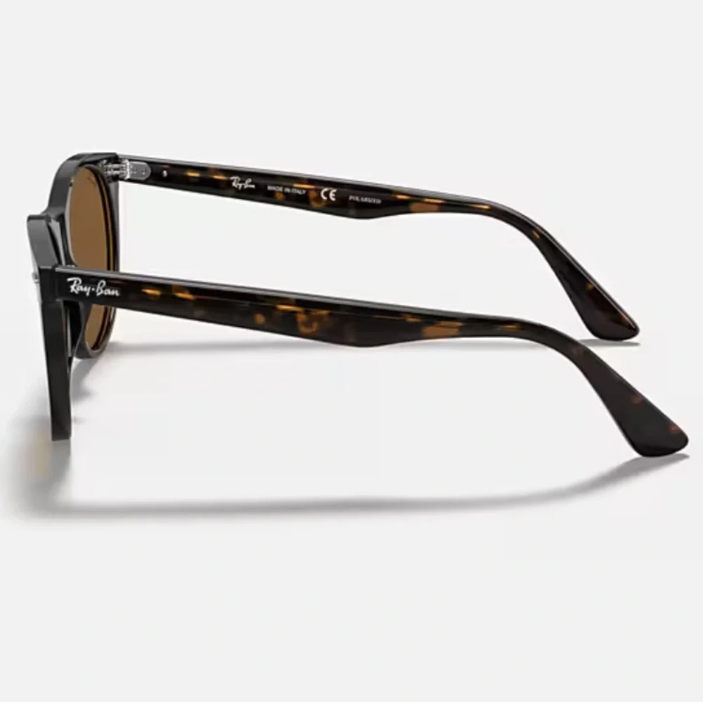Ray-Ban Wayfarer Classic Sunglasses